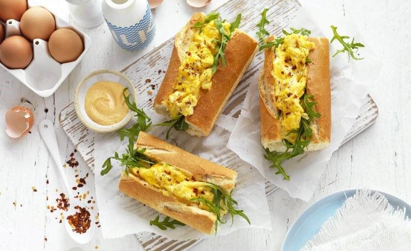 Spicy Scrambled Eggs on Breakfast Rolls